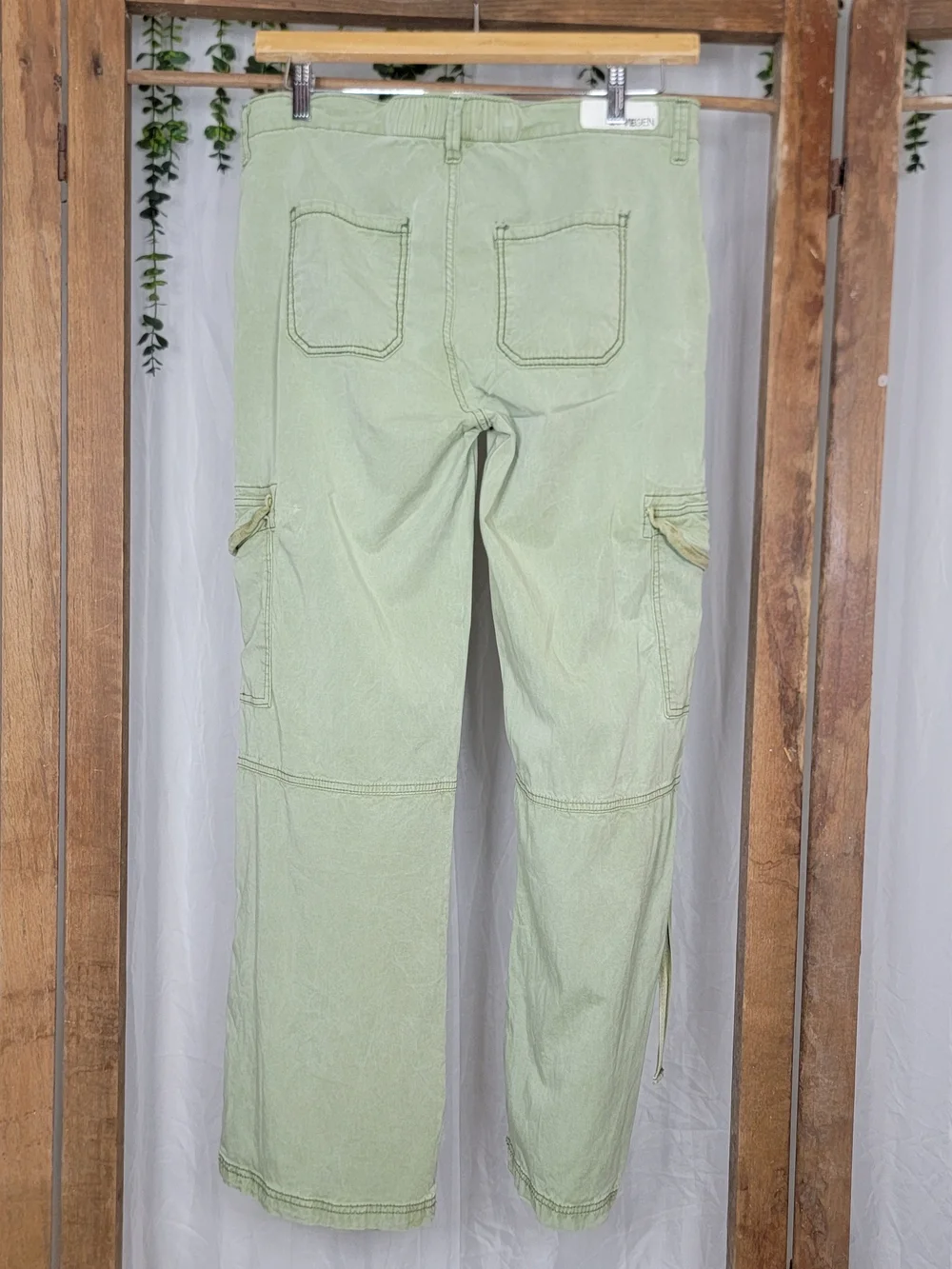 LOVE VEGAN Sage Green Wide Leg Cargo Pants Size 11/31 | Utility Boho Traveler - Picture 5 of 6